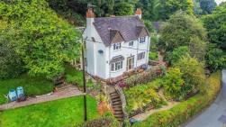 The Broadway, Dursley
