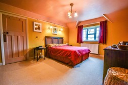 The Broadway, Dursley
