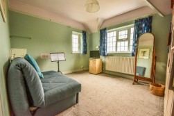The Broadway, Dursley