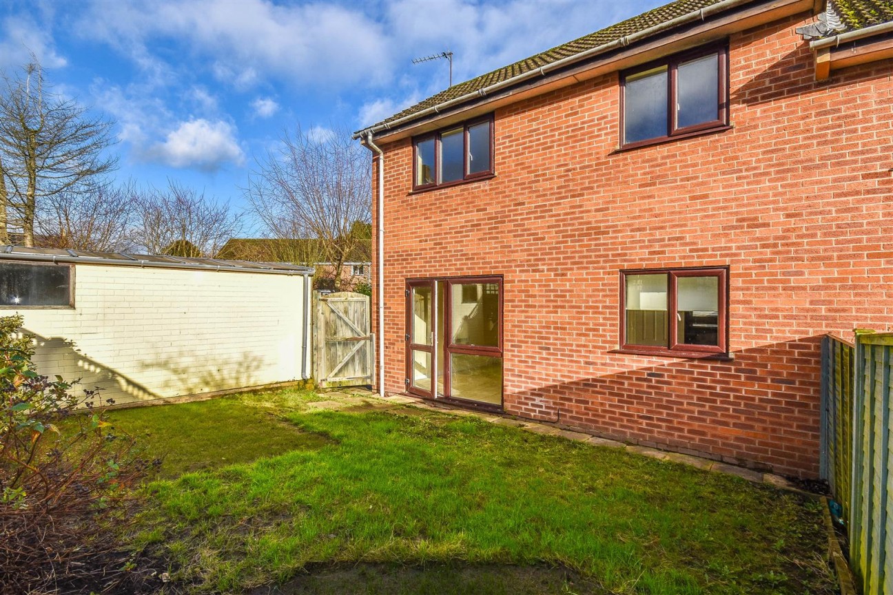 30 Reine Barnes Close, Dursley