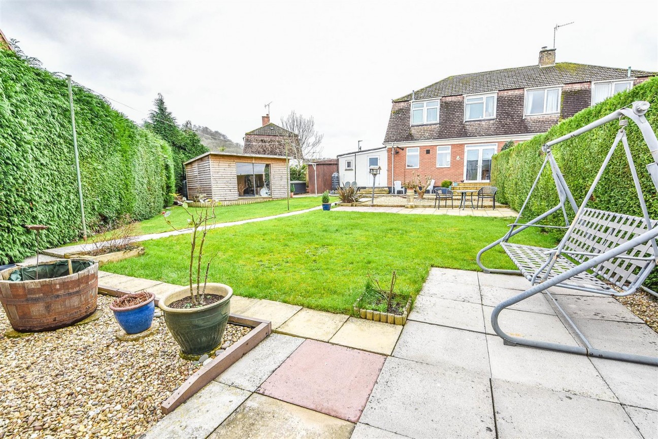 Tilsdown Close, Cam