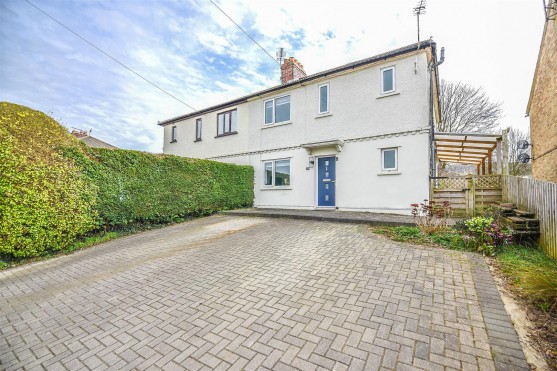 Second Avenue, Dursley