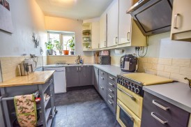 Second Avenue, Dursley