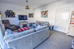 Lister Road, Dursley
