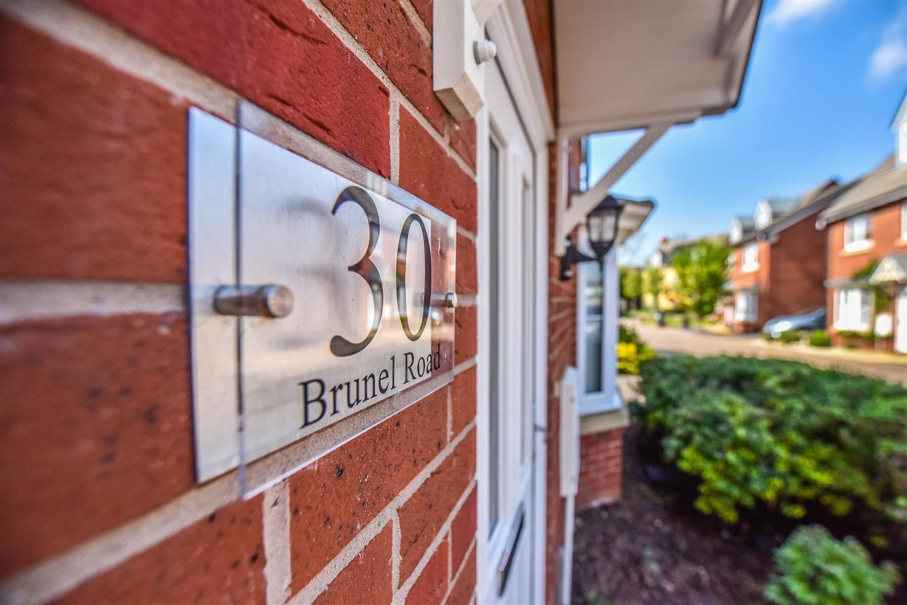 Brunel Road, Cam