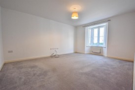 Brunel Road, Cam