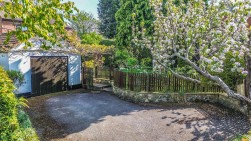 Spouthouse Lane, Cam