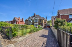 The Knapp, Dursley