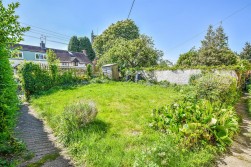 Hopton Road, Cam