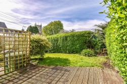 Hopton Road, Cam