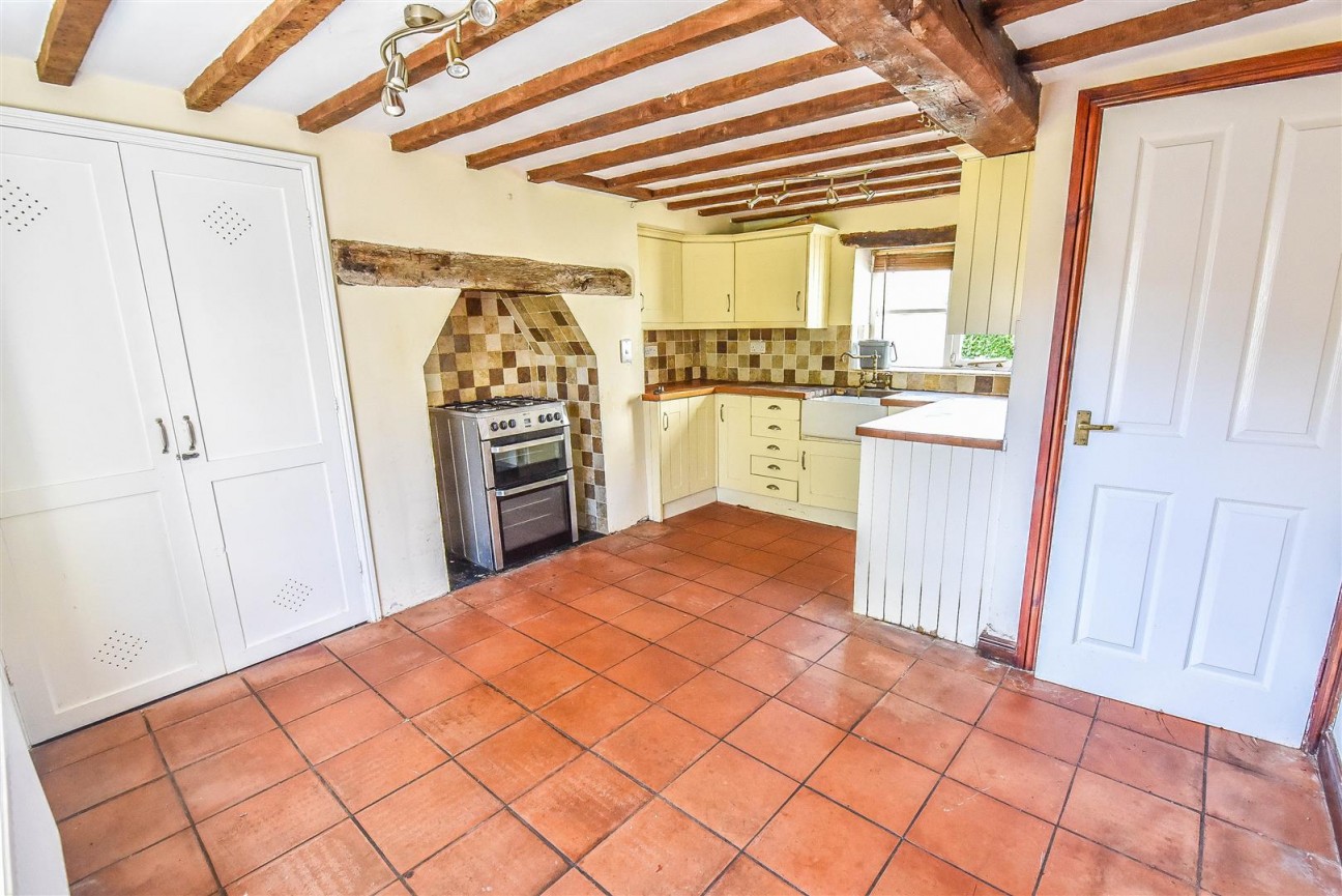 Hopton Road, Cam