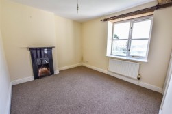 Hopton Road, Cam