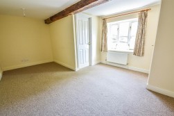 Hopton Road, Cam