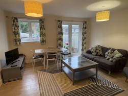Hicks Avenue, Cam