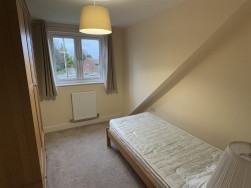 Hicks Avenue, Cam