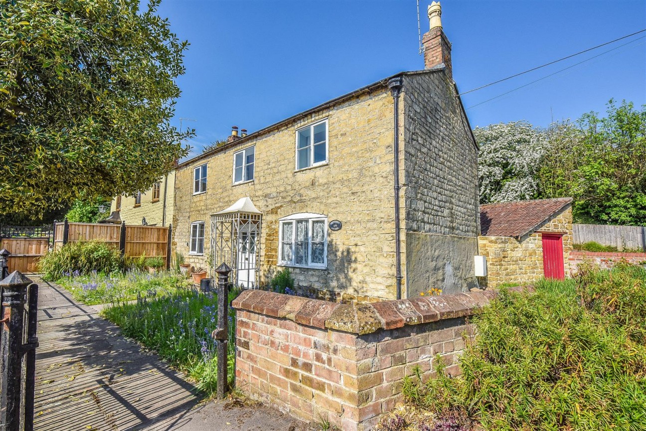 Tilsdown, Cam