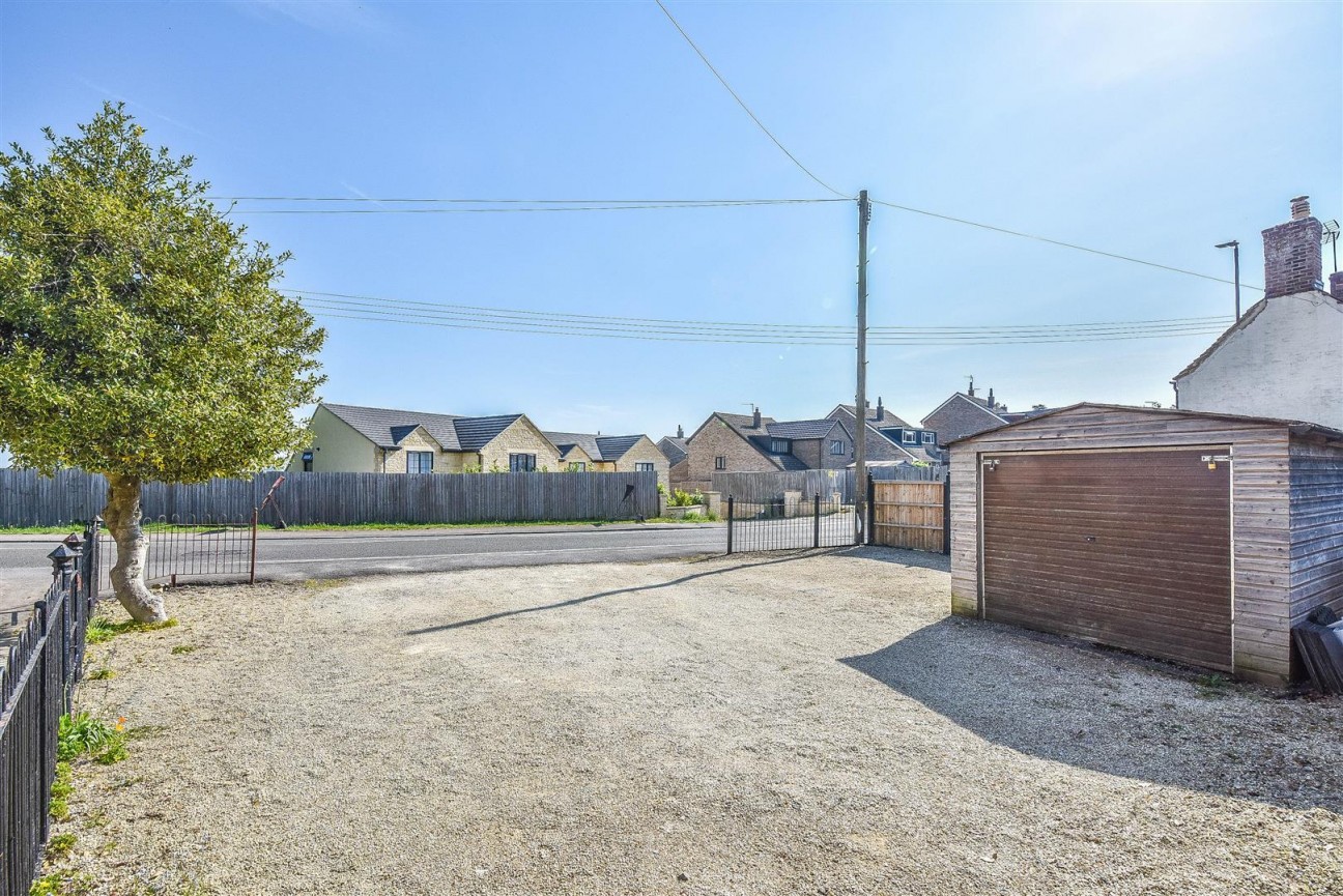 Tilsdown, Cam