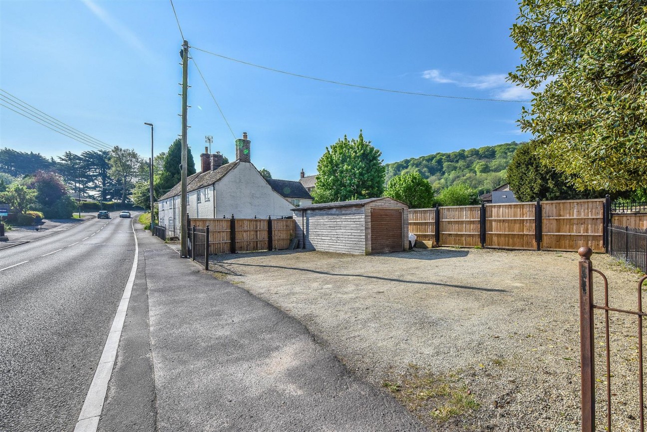 Tilsdown, Cam