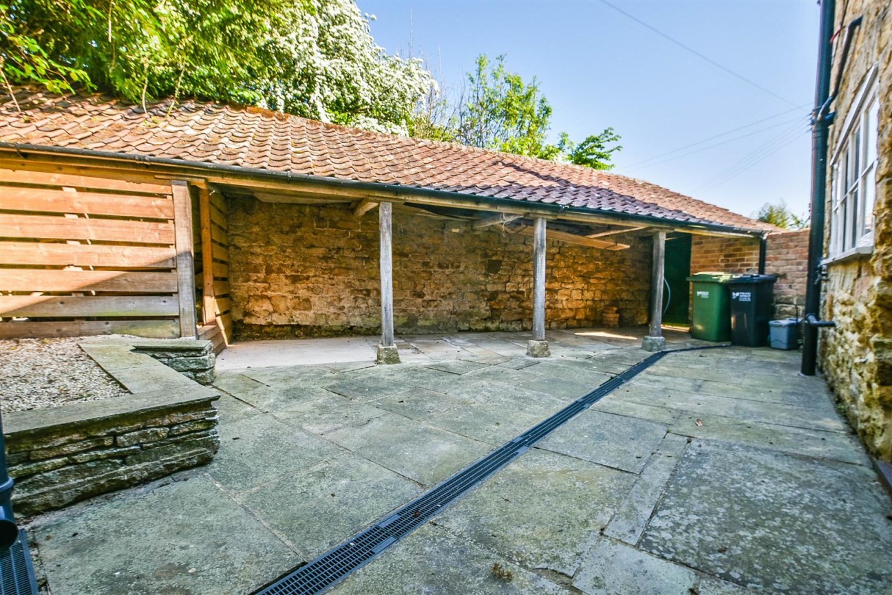 Tilsdown, Cam