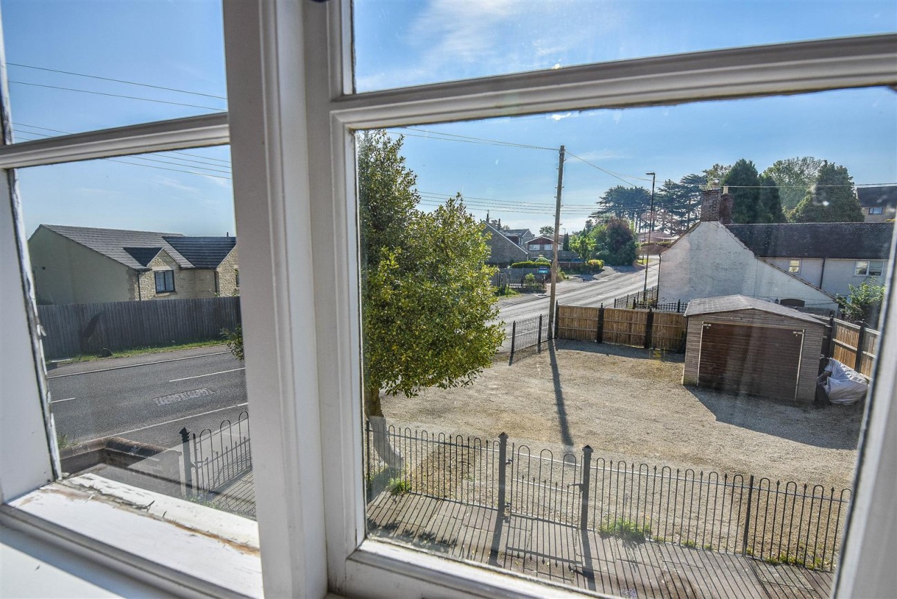 Tilsdown, Cam