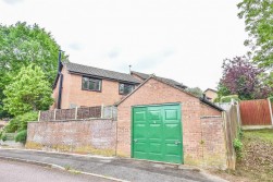 St. Bartholomews Close, Cam, Dursley