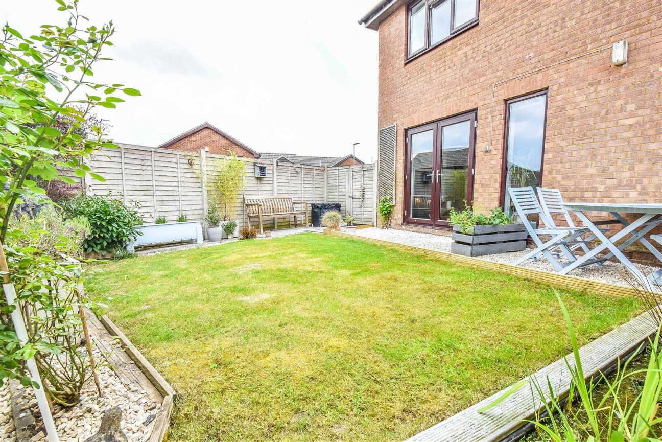 St. Bartholomews Close, Cam, Dursley