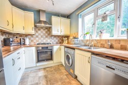 St. Bartholomews Close, Cam, Dursley