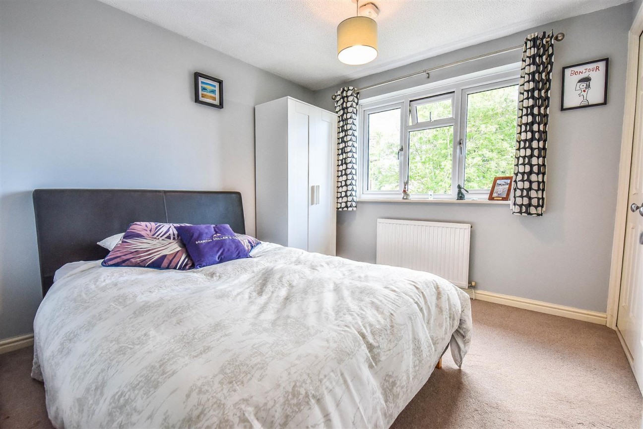 St. Bartholomews Close, Cam, Dursley