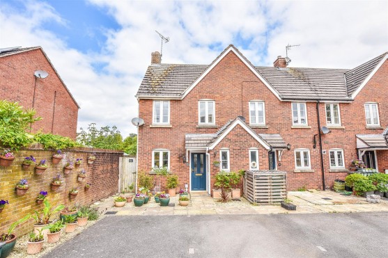 Castle Stream Court, Dursley