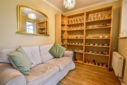 Castle Stream Court, Dursley