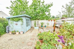 Castle Stream Court, Dursley