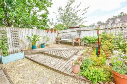 Castle Stream Court, Dursley