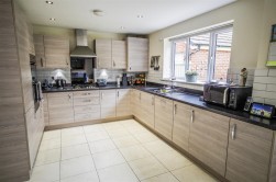Brunel Road, Cam
