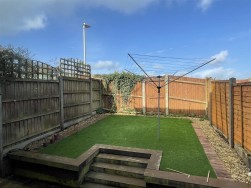 Larkrise, Cam