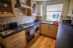 Woodfield Road, Cam