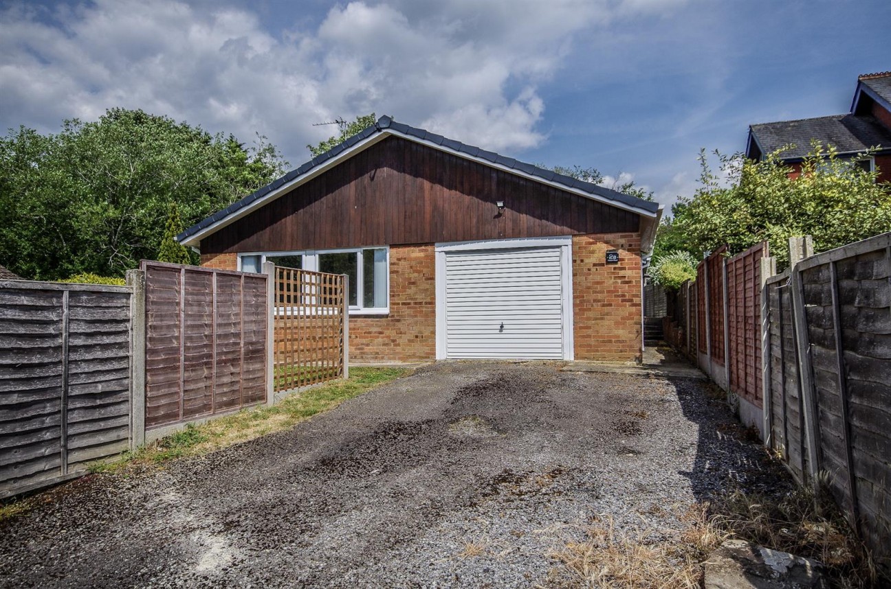 Hopton Road, Cam, Dursley