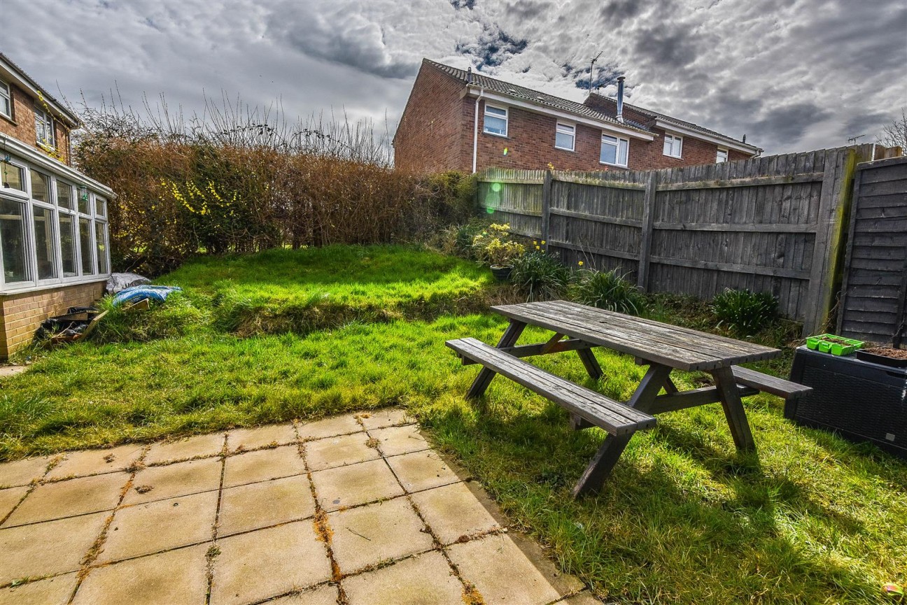 Woodview Road, Cam