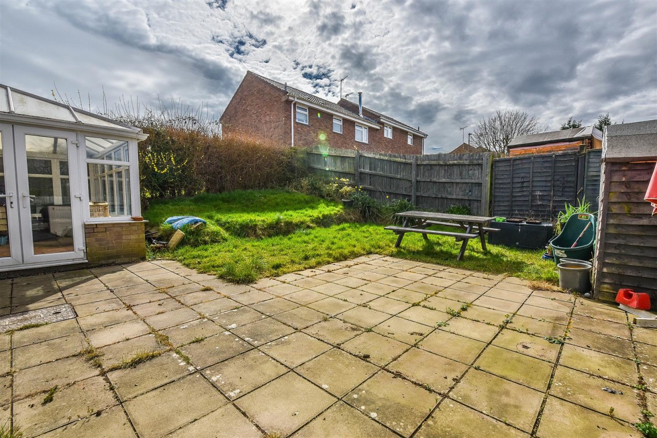 Woodview Road, Cam