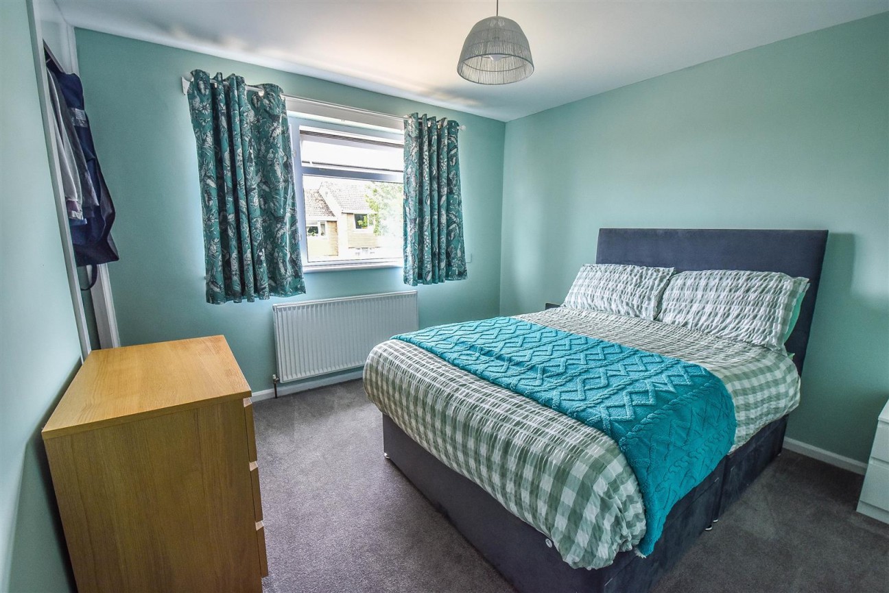 Woodview Road, Cam