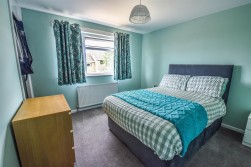 Woodview Road, Cam