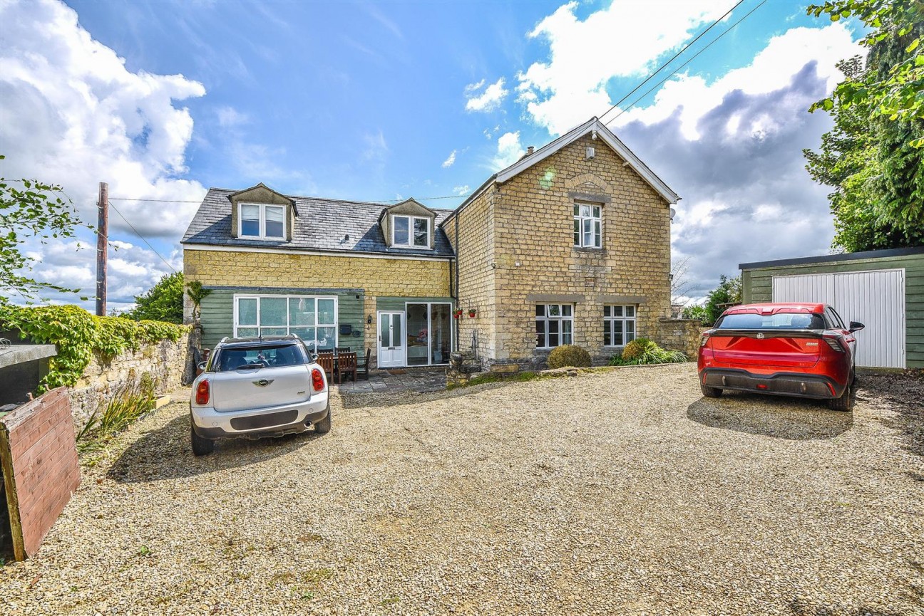 Dursley Road, Dursley