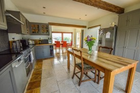 Dursley Road, Dursley
