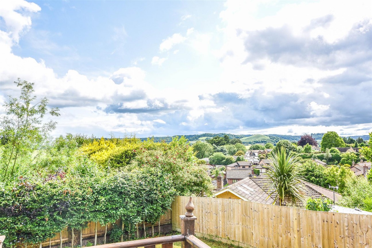Dursley Road, Dursley