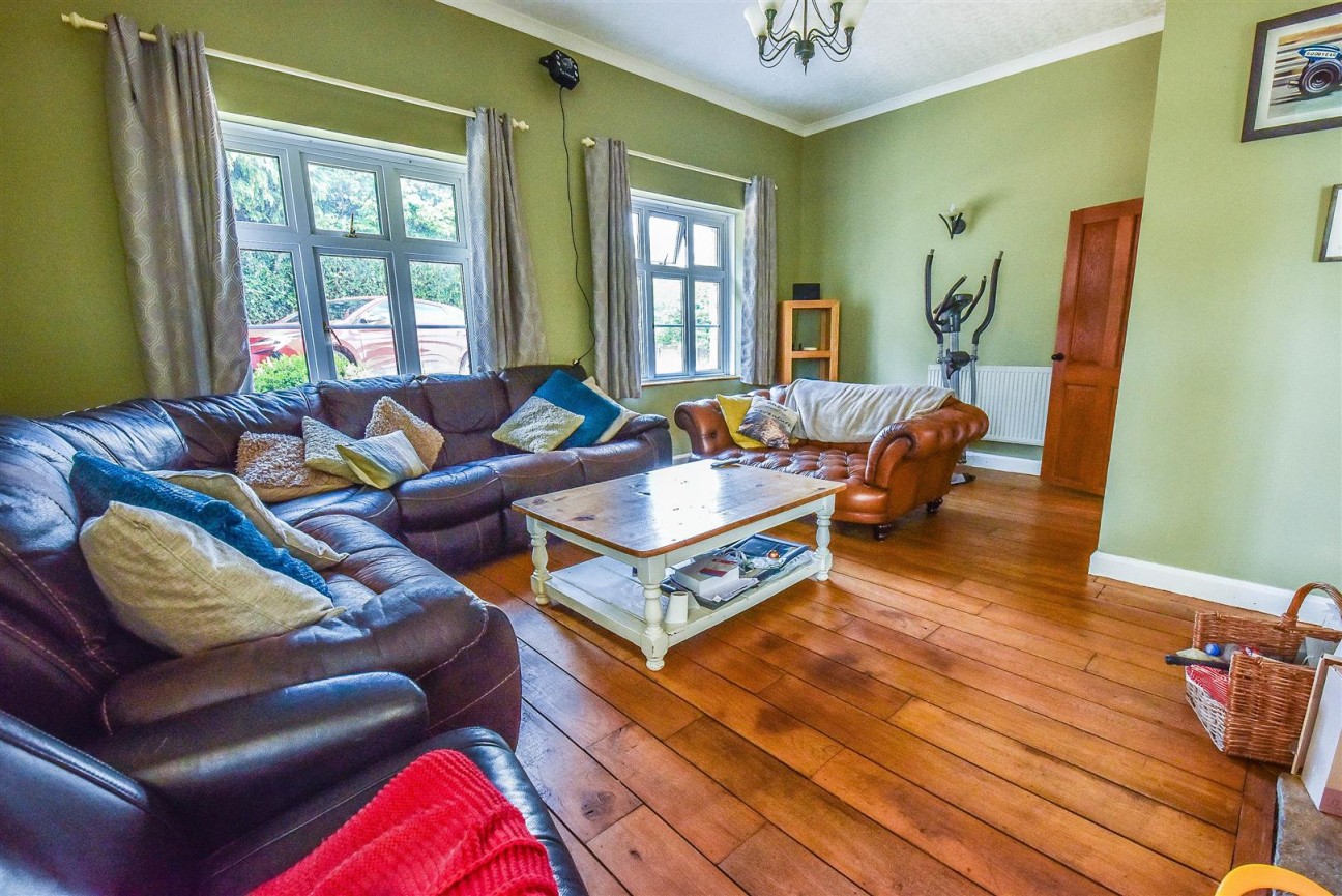 Dursley Road, Dursley