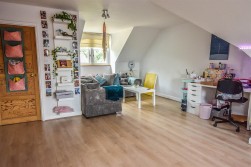 Dursley Road, Dursley