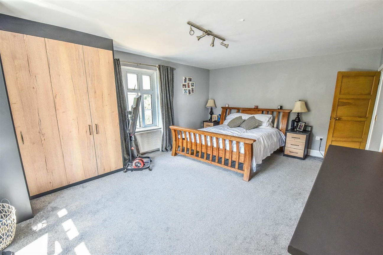 Dursley Road, Dursley
