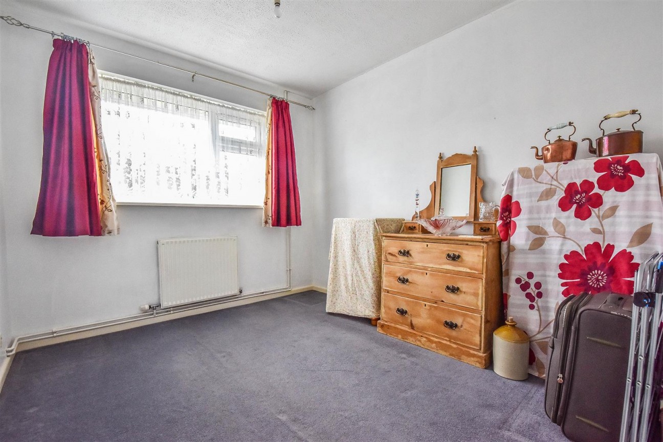 Woodview Road, Cam