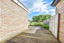 Woodview Road, Cam