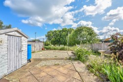 Woodview Road, Cam