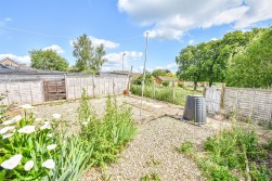 Woodview Road, Cam